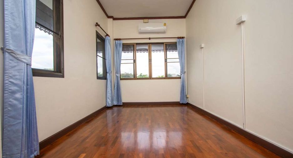 For rent 3 bedrooms house in San Kamphaeng, Chiang Mai