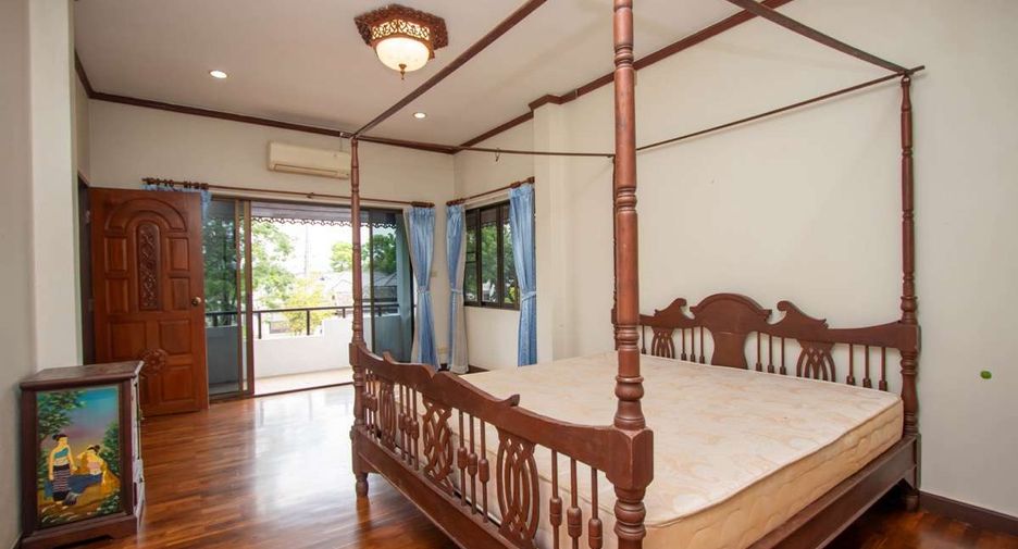 For rent 3 bedrooms house in San Kamphaeng, Chiang Mai