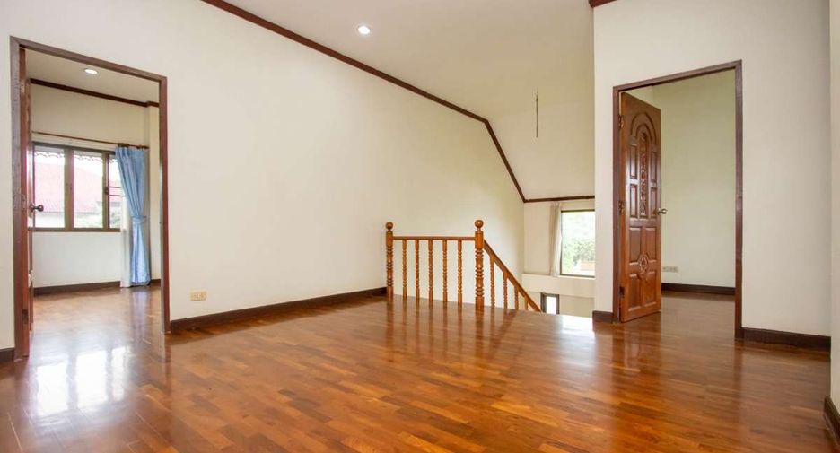 For rent 3 bedrooms house in San Kamphaeng, Chiang Mai