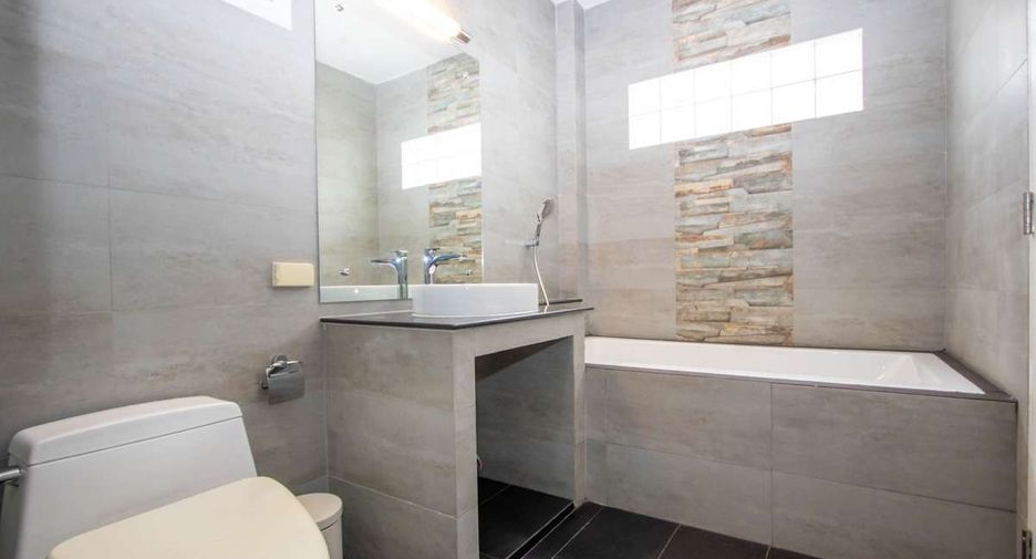 For sale 4 bedrooms house in Doi Saket, Chiang Mai