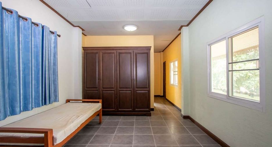 For rent 4 bedrooms house in Mueang Chiang Mai, Chiang Mai