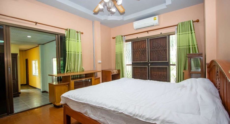 For rent 4 bedrooms house in Mueang Chiang Mai, Chiang Mai