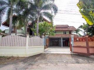For rent 4 bedrooms house in Mueang Chiang Mai, Chiang Mai