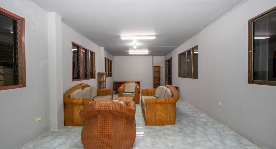 For rent 4 bedrooms house in Mueang Chiang Mai, Chiang Mai