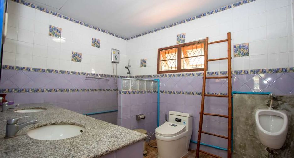 For rent 4 bedrooms house in Mueang Chiang Mai, Chiang Mai