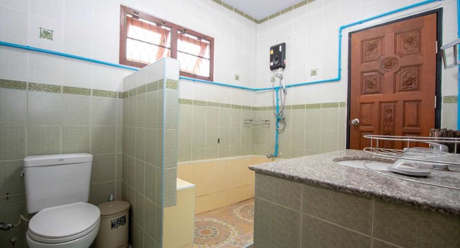 For rent 4 bedrooms house in Mueang Chiang Mai, Chiang Mai