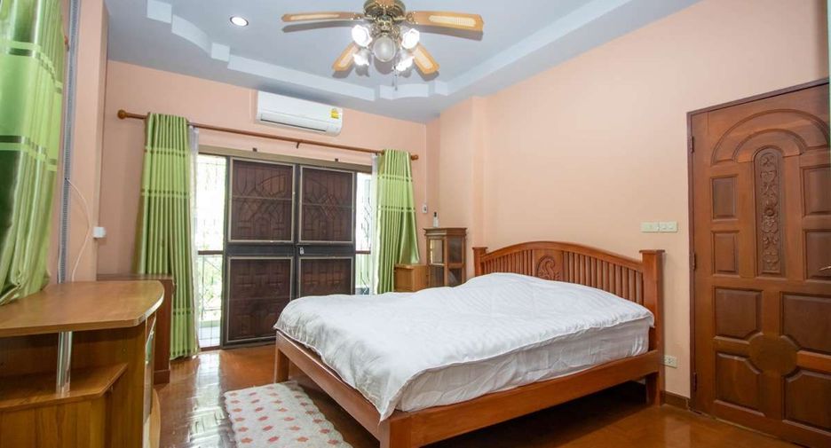 For rent 4 bedrooms house in Mueang Chiang Mai, Chiang Mai