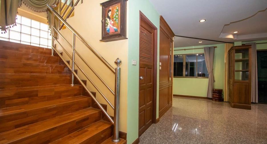 For rent 4 bedrooms house in Mueang Chiang Mai, Chiang Mai