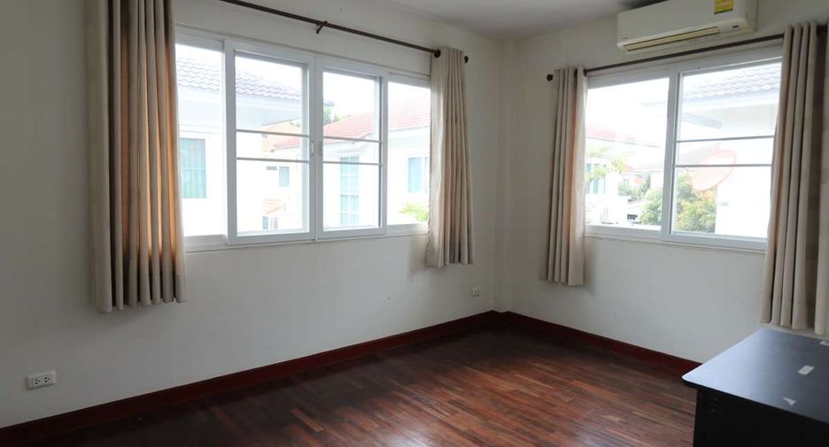 À louer 3 chambres maison à San Kamphaeng, Chiang Mai