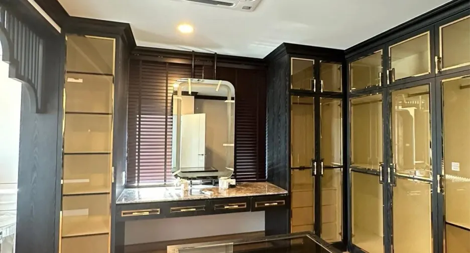 Casa en alquiler de 4 habitaciones en Bang Phli, Samut Prakan