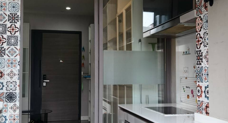 For sale 1 Beds condo in Sathon, Bangkok