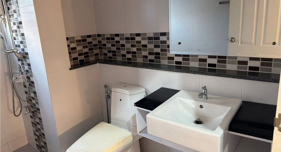 Haus zur Miete mit 6 Zimmer in Lat Krabang, Bangkok