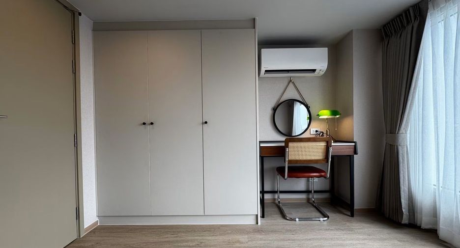 For rent 2 bedrooms condo in Bang Rak, Bangkok