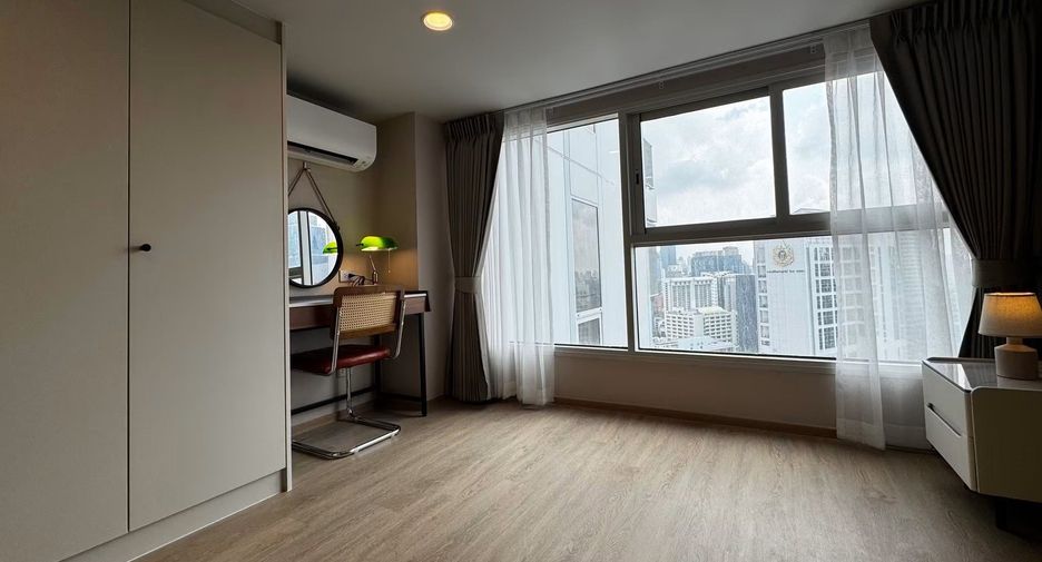For rent 2 bedrooms condo in Bang Rak, Bangkok