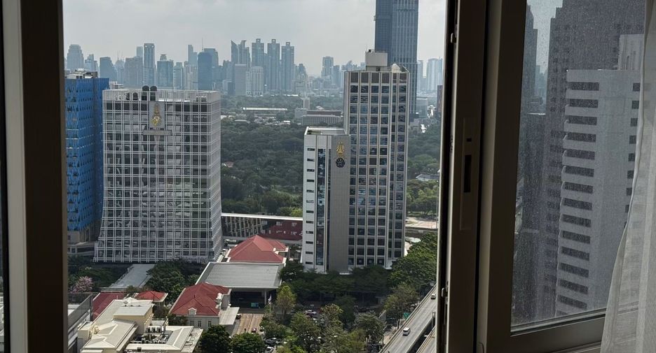 For rent 2 bedrooms condo in Bang Rak, Bangkok