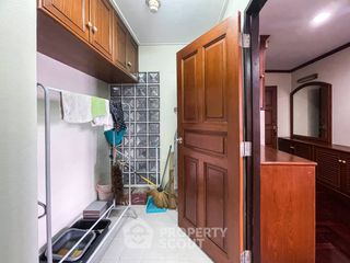 Wohnung zum Kauf mit 2 Zimmer in Watthana, Bangkok
