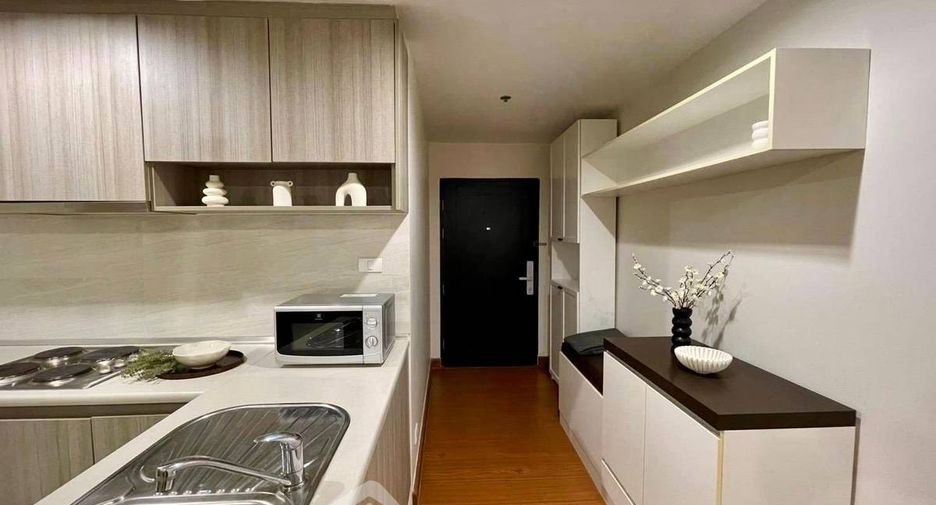 À louer 2 chambres condo à Huai Khwang, Bangkok