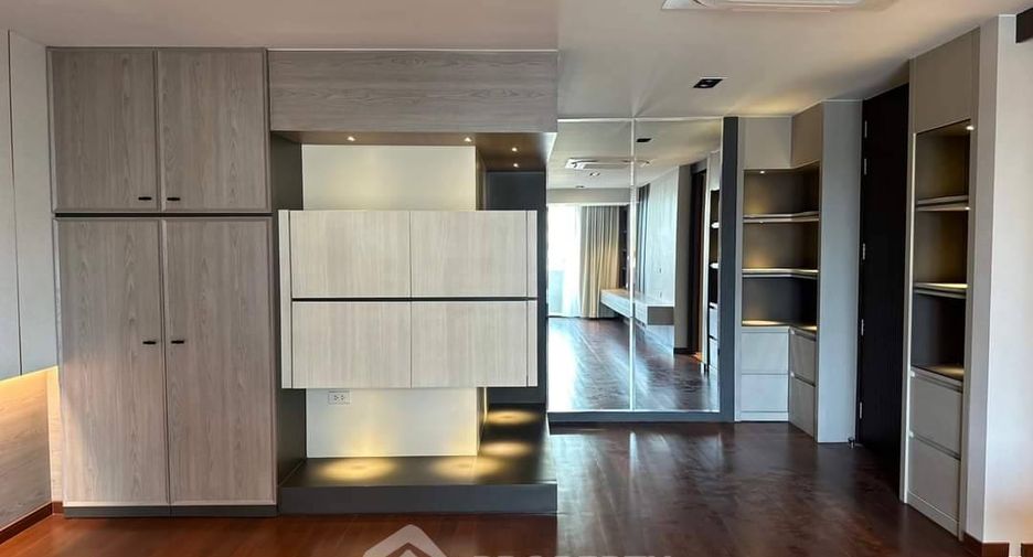 For sale 3 bedrooms condo in Pathum Wan, Bangkok