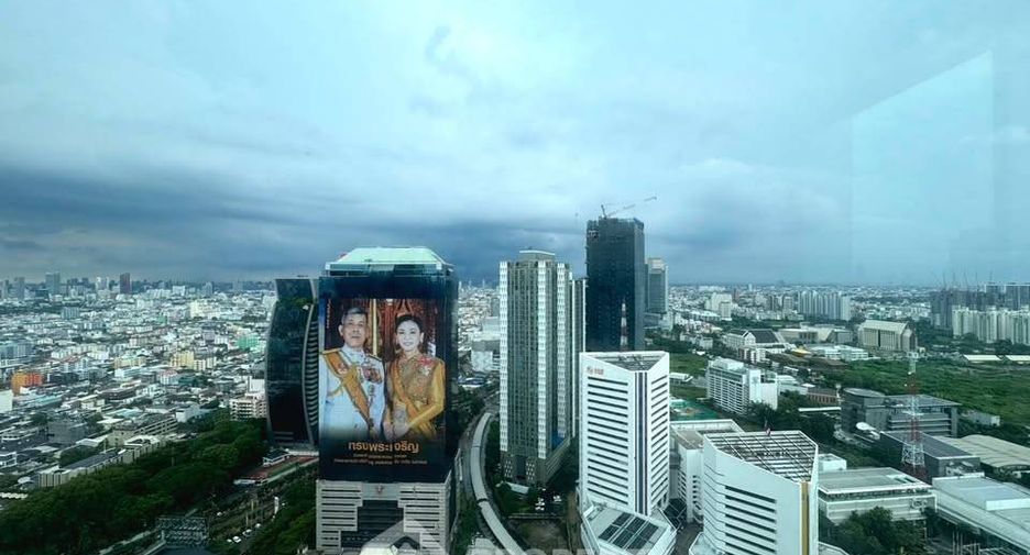 For sale 2 bedrooms condo in Huai Khwang, Bangkok