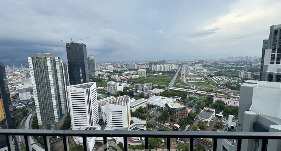 For sale 2 bedrooms condo in Huai Khwang, Bangkok