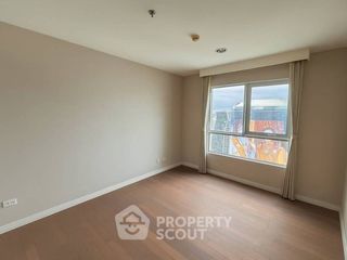 For sale 2 bedrooms condo in Huai Khwang, Bangkok