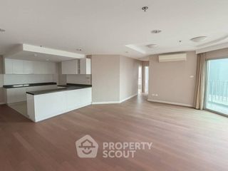 For sale 2 bedrooms condo in Huai Khwang, Bangkok