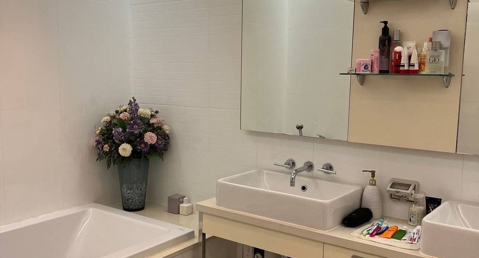 For sale 2 bedrooms condo in Khlong Toei, Bangkok