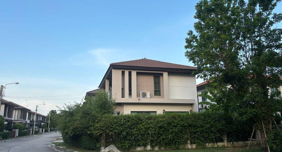 For sale 3 bedrooms house in Khlong Sam Wa, Bangkok