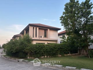 For sale 3 bedrooms house in Khlong Sam Wa, Bangkok
