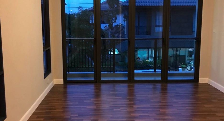 For sale 3 bedrooms house in Khlong Sam Wa, Bangkok