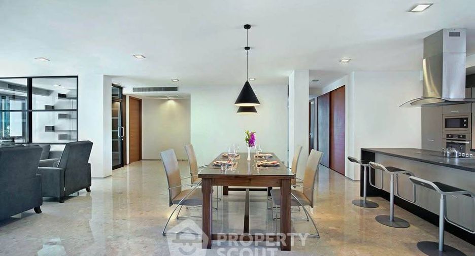 For sale 3 bedrooms condo in Khlong Toei, Bangkok