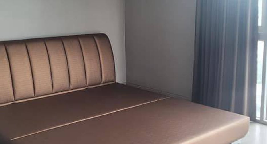 For sale 3 bedrooms condo in Khlong Toei, Bangkok