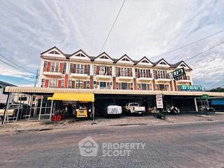 Продажа 2 спальни таунхаус в Mueang Chon Buri, Чонбури