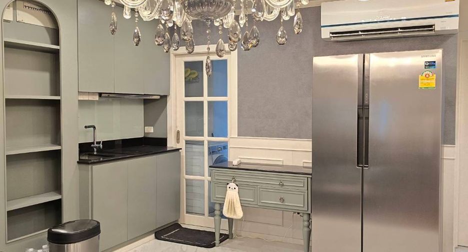 For sale 2 bedrooms condo in Huai Khwang, Bangkok