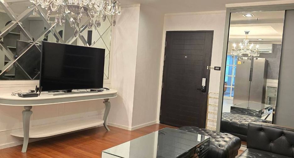 For sale 2 bedrooms condo in Huai Khwang, Bangkok