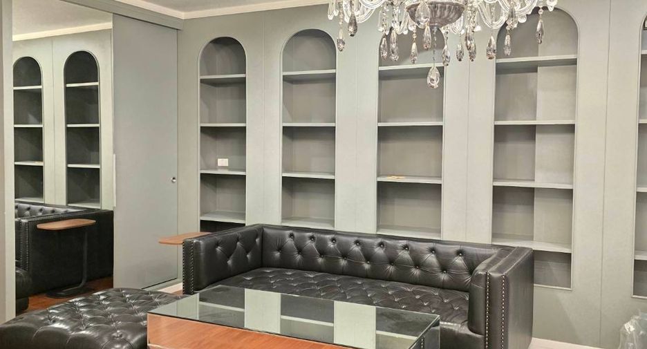 For sale 2 bedrooms condo in Huai Khwang, Bangkok