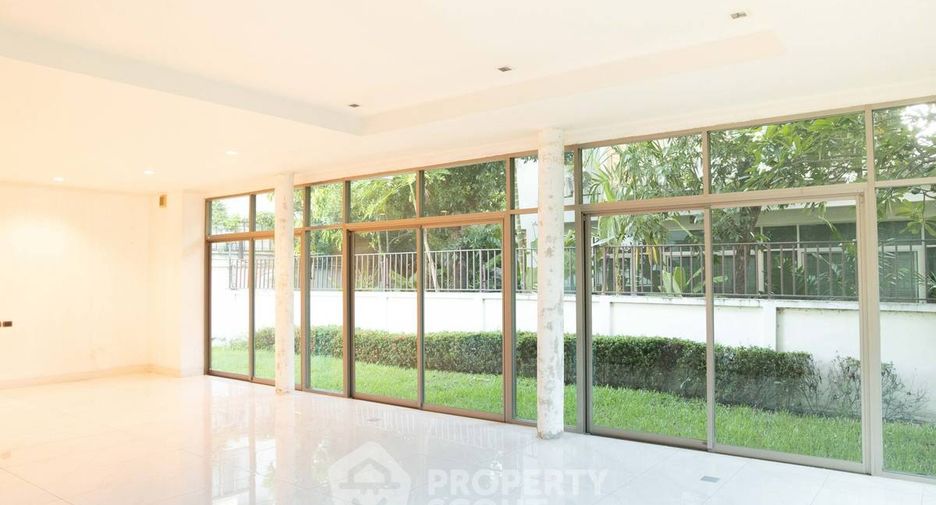 For sale 5 bedrooms house in Lat Krabang, Bangkok