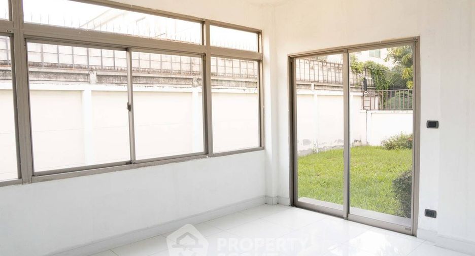For sale 5 bedrooms house in Lat Krabang, Bangkok