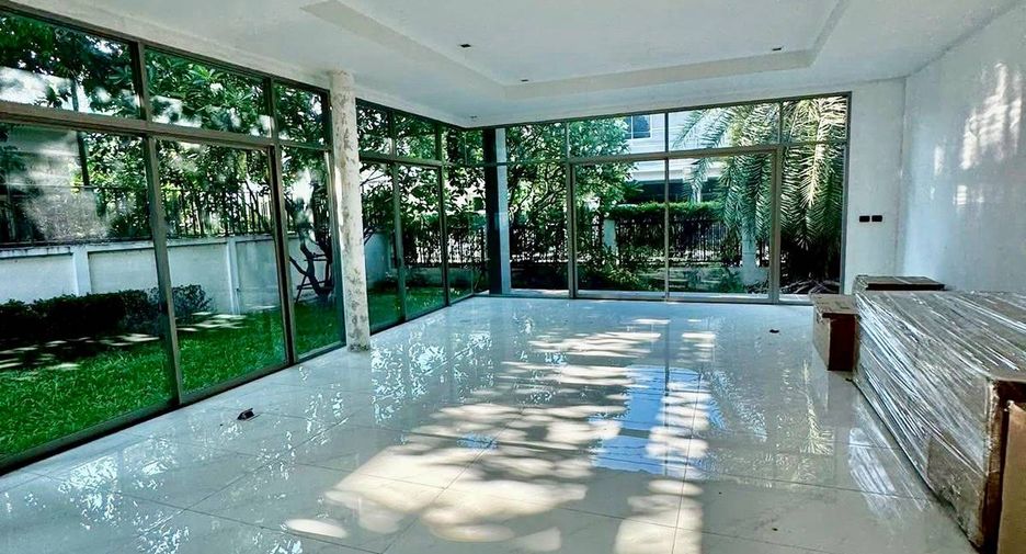 For sale 5 bedrooms house in Lat Krabang, Bangkok