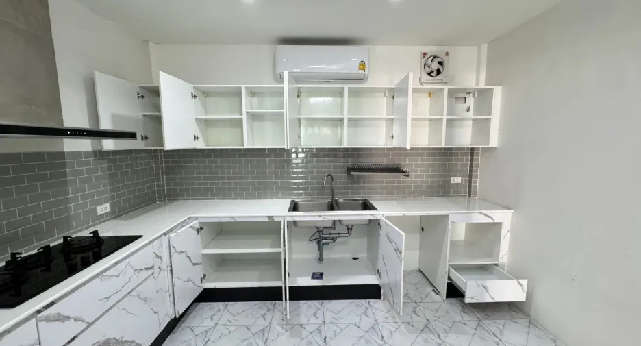 ให้เช่า 5 ห้องนอน พื้นที่ค้าปลีก ใน บางแค, กรุงเทพฯ