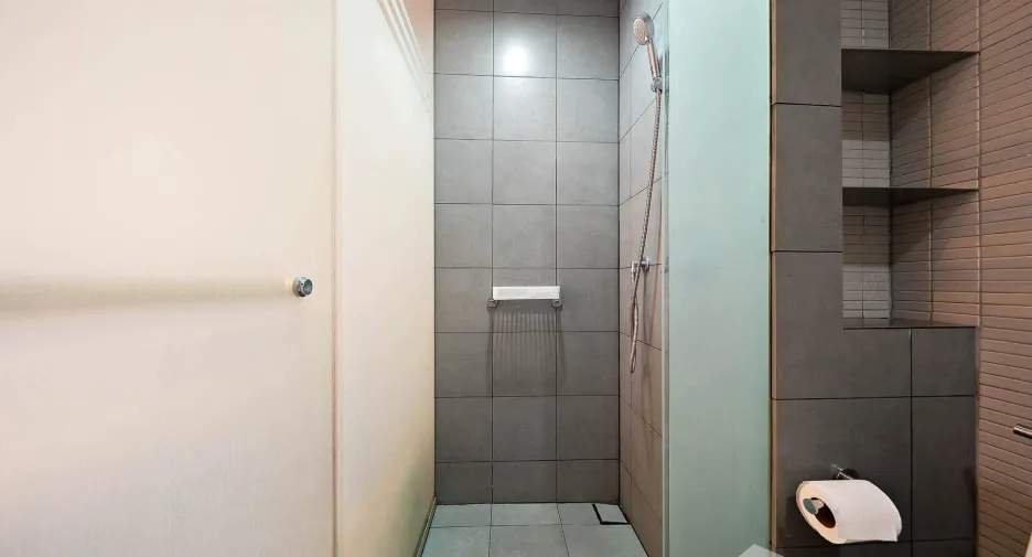 For rent and for sale 1 bed condo in Phaya Thai, Bangkok