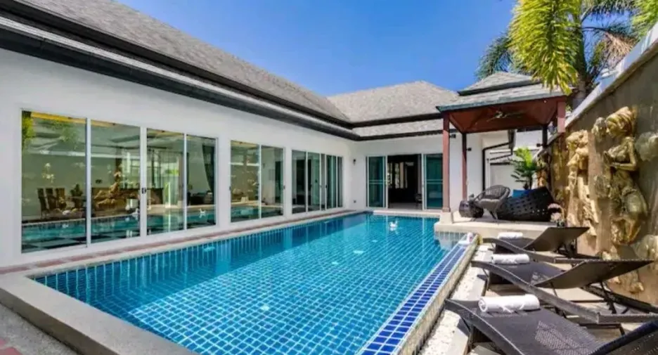 Villa en venta y en alquiler de 3 habitaciones en Kathu, Phuket