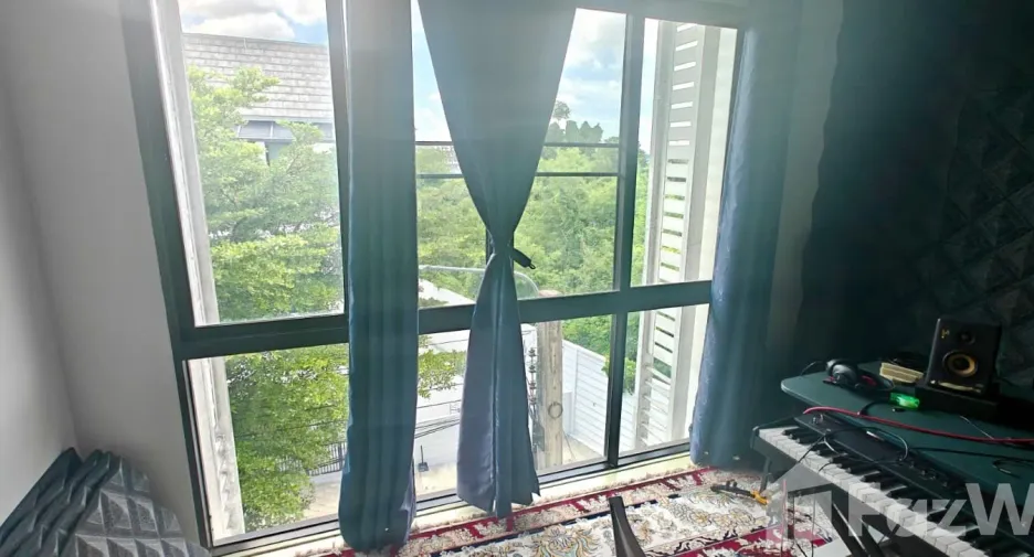 For sale 3 bedrooms townhouse in Suan Luang, Bangkok