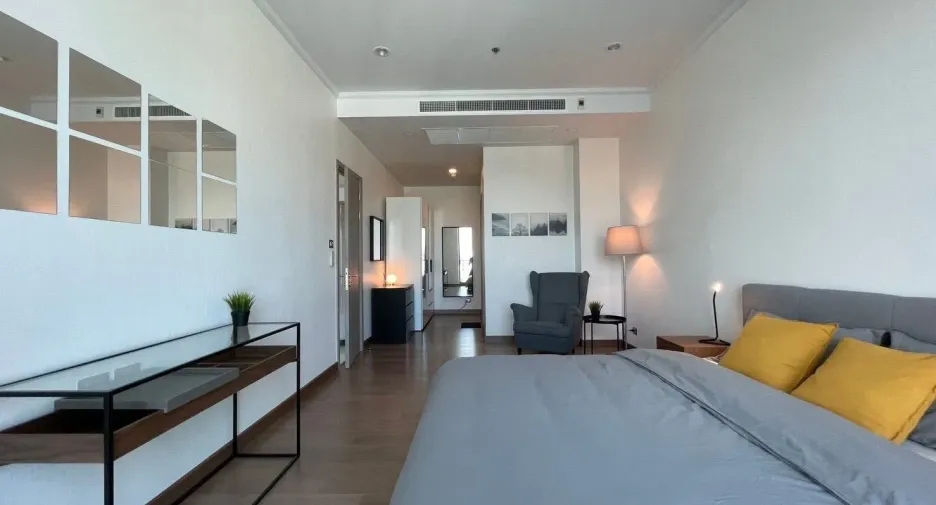 For rent 3 bedrooms condo in Watthana, Bangkok