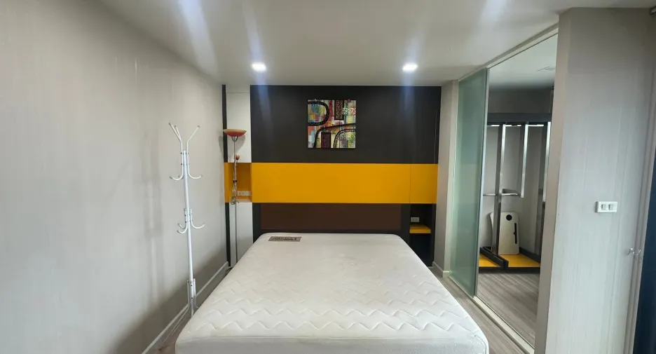 For rent 2 bedrooms condo in Bang Rak, Bangkok