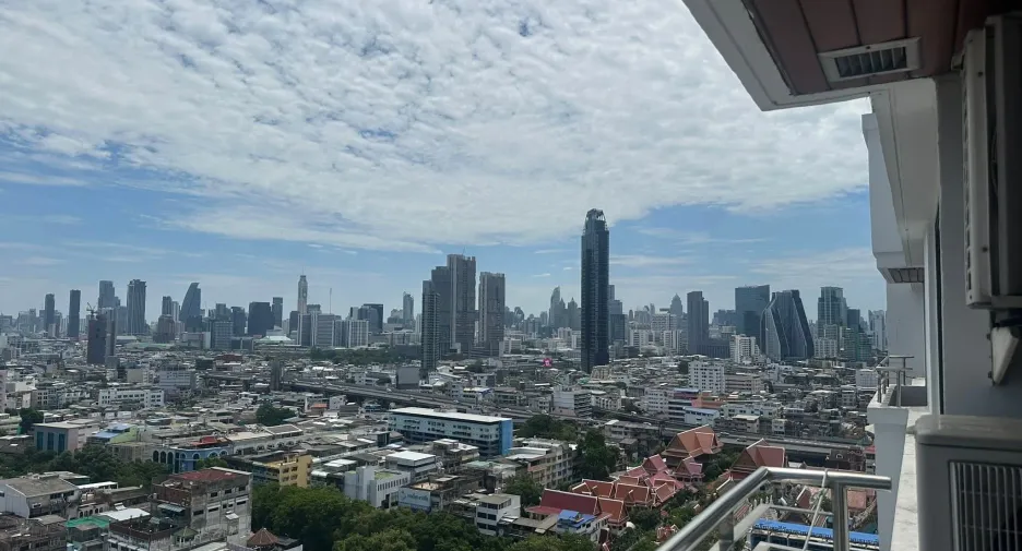 For rent 2 bedrooms condo in Bang Rak, Bangkok