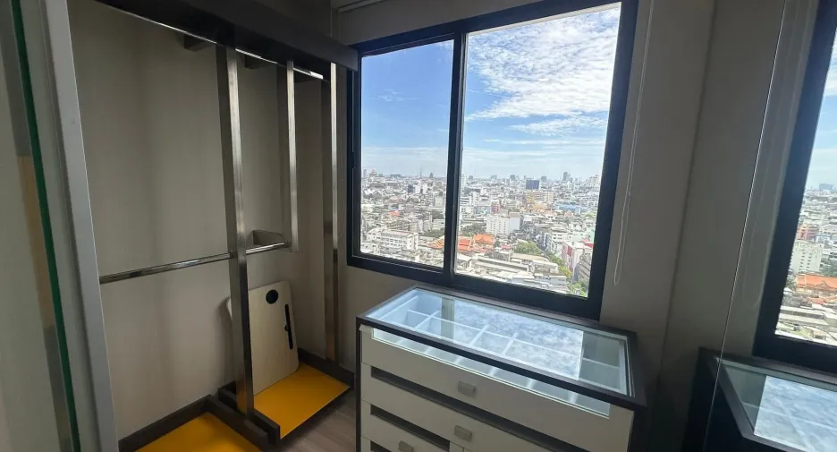 For rent 2 bedrooms condo in Bang Rak, Bangkok