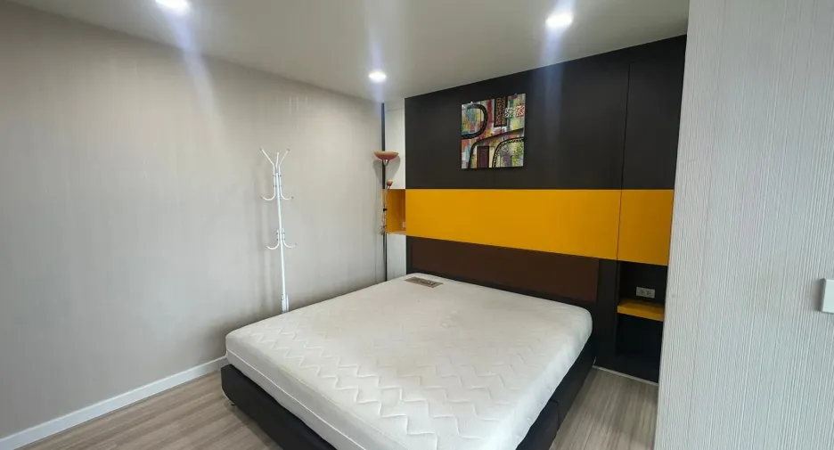 For rent 2 bedrooms condo in Bang Rak, Bangkok