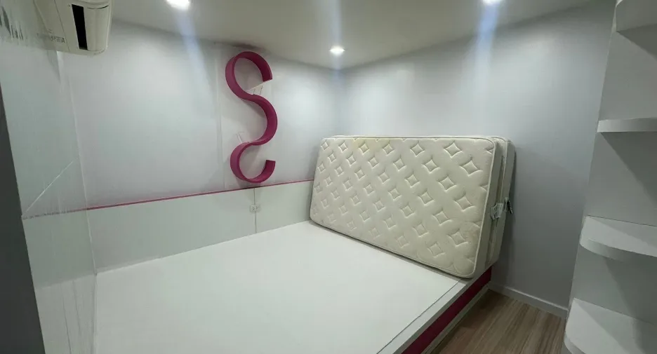 For rent 2 bedrooms condo in Bang Rak, Bangkok
