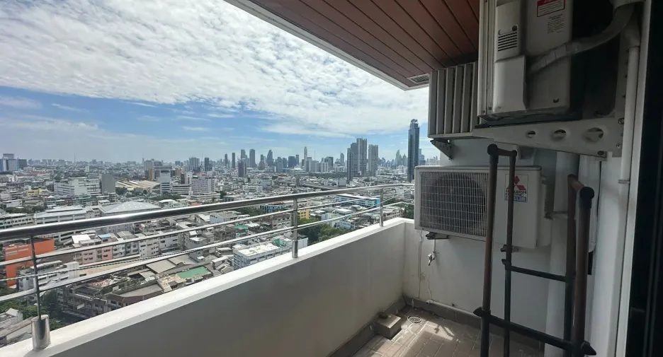 For rent 2 bedrooms condo in Bang Rak, Bangkok